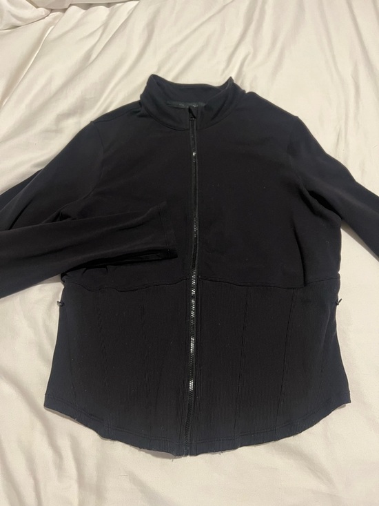 ALO Yoga Jackets & Blazers - ALO Yoga Black Zip-Up Fitted Jacket